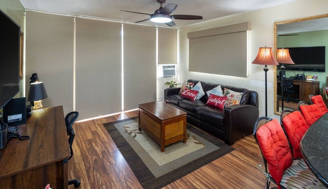 HEART OF WAIKIKI 1 BR CRN, NOT A STUDIO, FREE PKG NO RESORT FEE BEACH ITEMS
