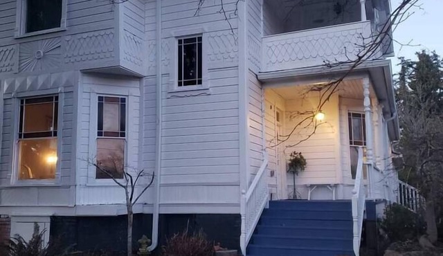 Hedges House - Upstairs in Independence
