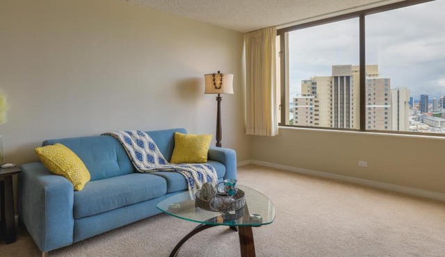 Honolulu Condo Stay w/Balcony: Walk to Beaches!