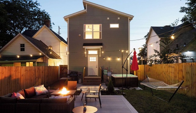Hot Tub - Mins to Short North - Retro Game Room - New Construction in Columbus