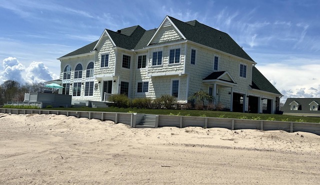 Huge Cape Cod Style Home on all Sandy beach/Cedar Lake MI in Oscoda