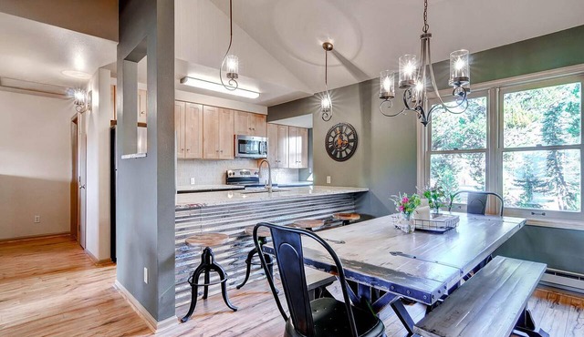 Huge Views|Free Shuttle 1/2 Block|Wood Fireplace in Breckenridge