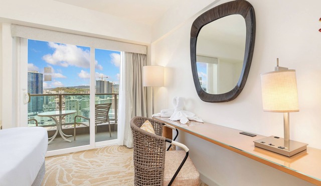 Ideal Location w/City Views - Ala Moana Hotel 2729