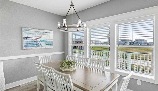 Insta-ahhh Private Pool Pet Friendly Oasis Steps to Beach in Galveston