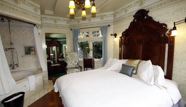 Jabberwock Inn in Monterey