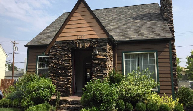 Jefferson Garden Cottage Central Salem. We'd love to host your family & friends. in Salem