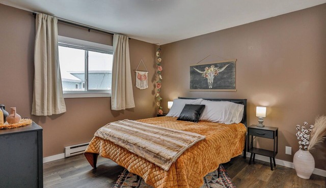 Jelinek Hideaway Unit 5 - Modern 2BR Apartment in Schofield