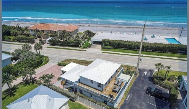 Juno Beach Access directly across street - 3bed 2.5bath house in Juno Beach
