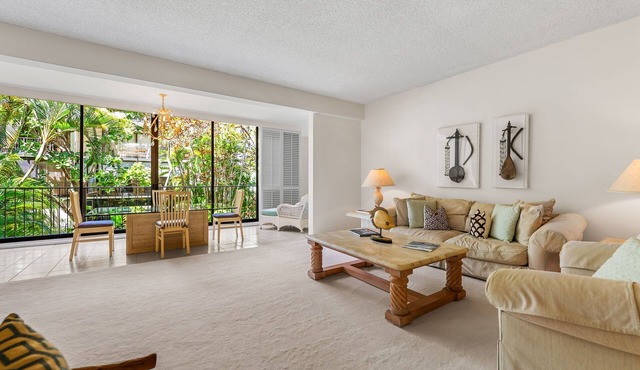 Kahala Beach Villa: Condo w/Tropical Garden Views & Beach Access