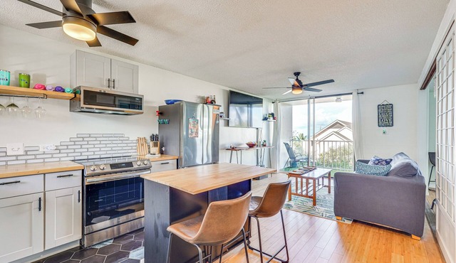 Kailua-Kona Condo w/Balcony: Walk to the Beach!