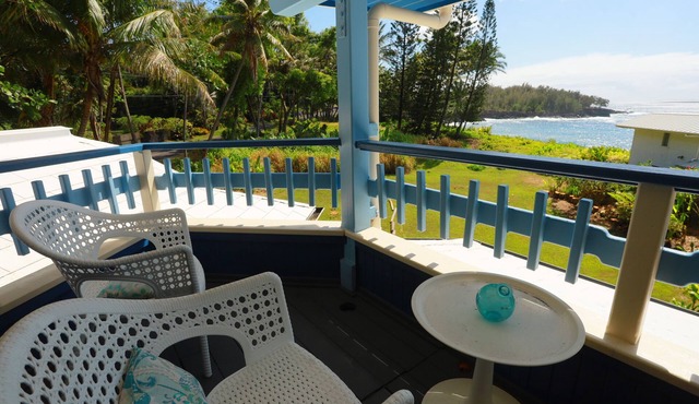 Kehena Black Sand Beach House - ocean view - swim spa in Pahoa