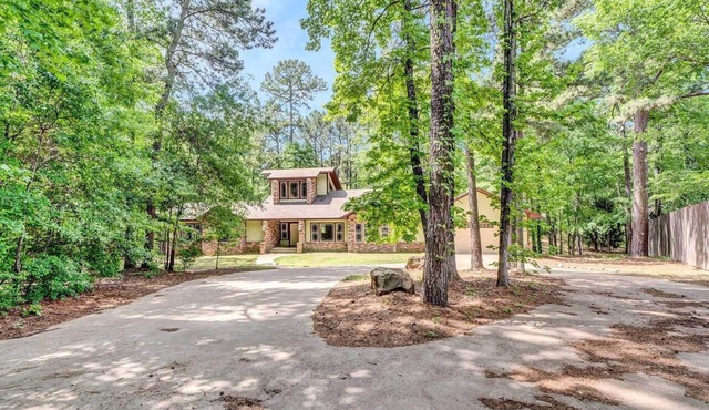 Lake Palestine Retreat – Dock, Fire Pit & Serene Views in Flint
