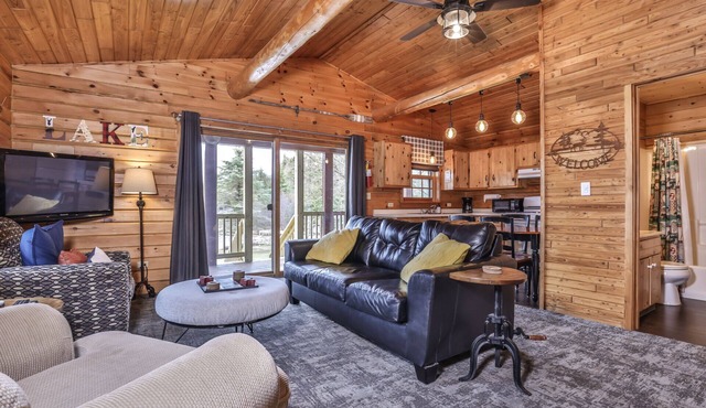 Lakeside wilderness resort cabin with dock, fire pit, on-site store, bait shop! in Watersmeet