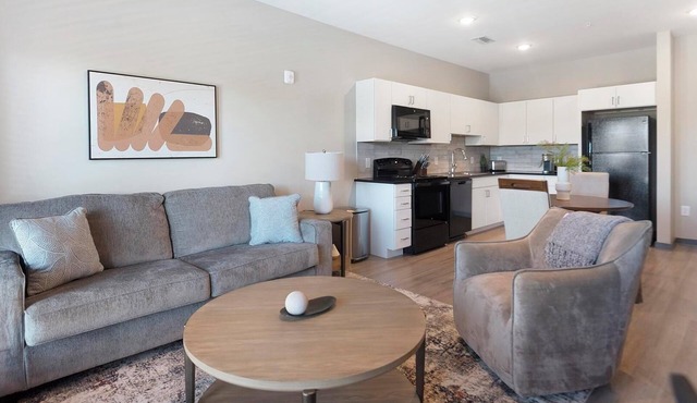 Landing | Incredible 1BD, Pool, Gym in Memphis
