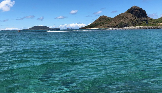Lanikai living . 5 minute walk from Lanikai Beach. Pool, tennis court & hot tub.