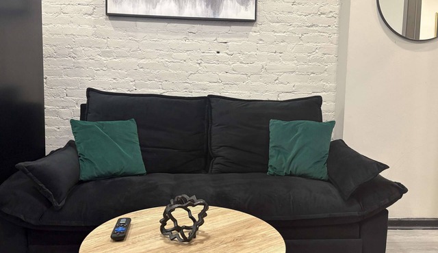 Large 2BR Midtown Apartment Walk to Times Square in Bronx