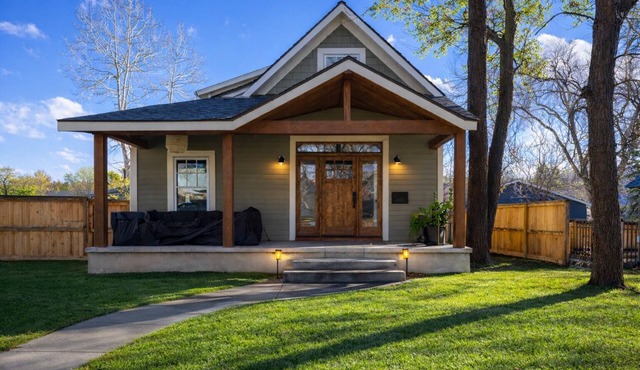 Large Group Retreat Downtown with Hot tub, Fire Pit, Balcony, Office, & More in Durango