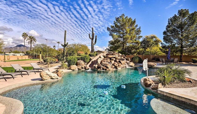 Lavish Estate w/Sports Court & Home Theater! in Scottsdale