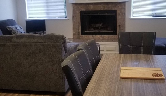 Lower oceanview. Recent remodel interior. Close to highway, store and beaches. in Captain Cook