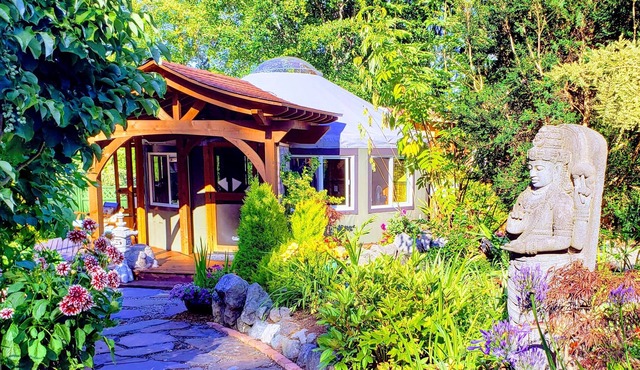 Luxurious Yurt, magical gardens, heated floor, 6ft bathtub. Windows to beauty! in Port Hadlock