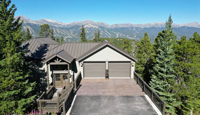 Luxury 5-bedroom Mountain View Lodge in Breckenridge, perfect for 12 guests with stunning views! in Breckenridge
