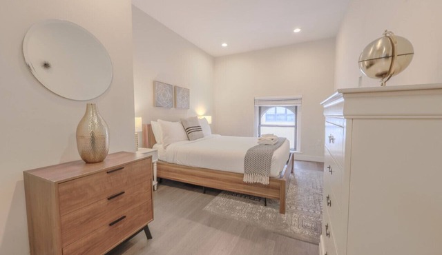 Luxury at a Discount! 2br/2ba | 200mbps Internet in Boston