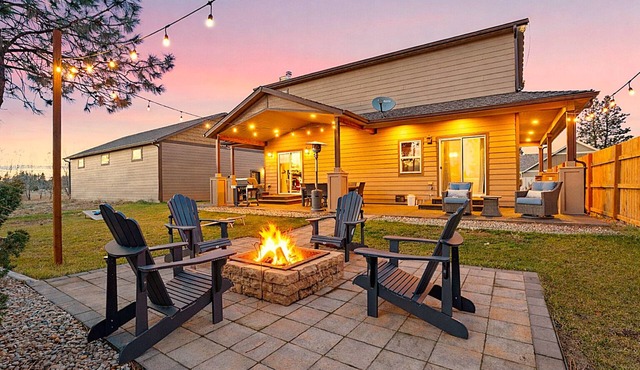 Luxury Group Getaway | Sauna Game Room Firepit | Near Downtown in Spokane