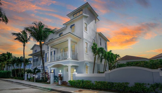 Luxury Juno Beach Estate: Pool & Firepit in Juno Beach