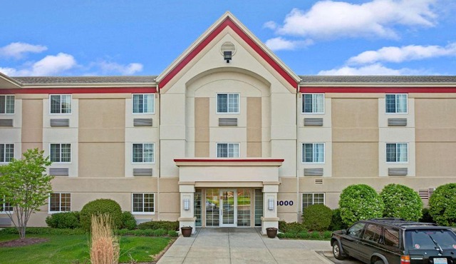 MainStay Suites Northbrook Wheeling in Wheeling