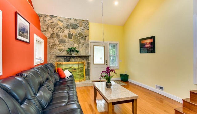Massachusetts Vacation Rental: 5 Mi to Fall River in Somerset