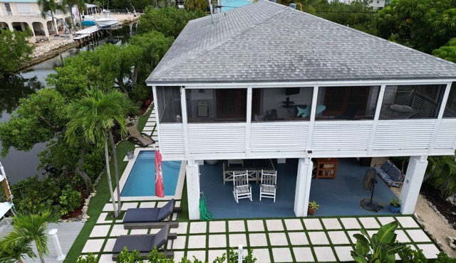 Mermaid House: Heated Pool, Dual Dockage & Outdoor Bar on the Canal in Ramrod Key