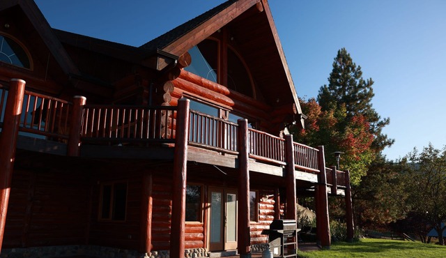 Minutes from the sandy beaches of Lake Roosevelt & the Colville National Forest in Kettle Falls