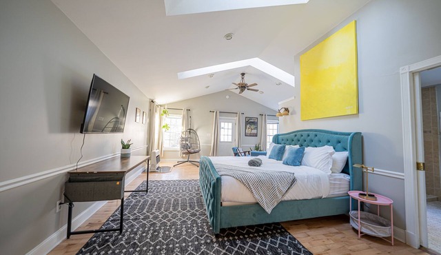 Modern Antique 5BR Home w/Expansive Master Suite in Norwich