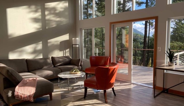 Modern House, pet-friendly, walk to Cascade Lake! in Eastsound