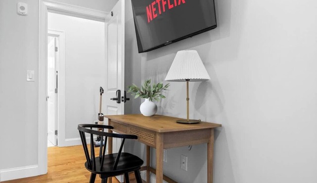 Modern LUX | Deck+ Parking | Near T Harvard/MIT/BU in Cambridge