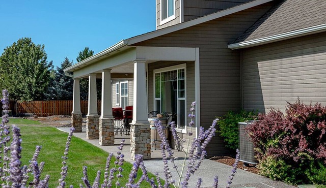 Moonlight Manor - beautiful home on 2.3 acres with vineyard view & private pool. in Walla Walla
