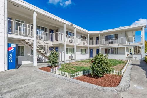 Motel 6-Beaverton, OR in Beaverton