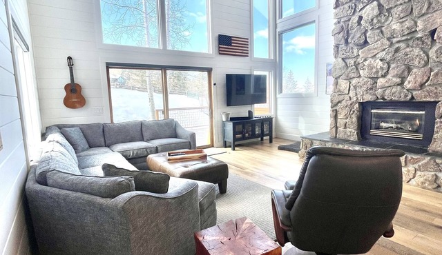 Mountain‑Modern Luxury Retreat 1 mile to Steamboat Resort Sauna Views in Steamboat Springs