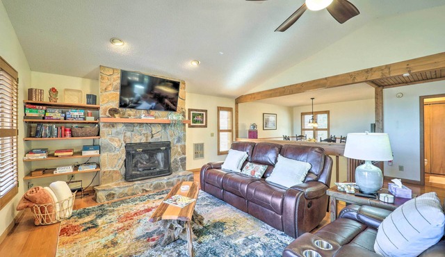 Mtn-View Cabin w/Deck, 2 Mi to Beech Mtn Slopes! in Beech Mountain
