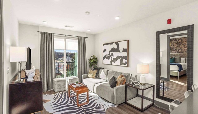 Muse-ic City Luxury - Entire Apt 5 min to Broadway in Nashville