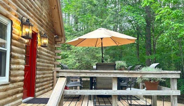 Nature Lodge w/Large Hot Tub, Firepit, Fireplace,5mns to Gore Mountain! in Chester