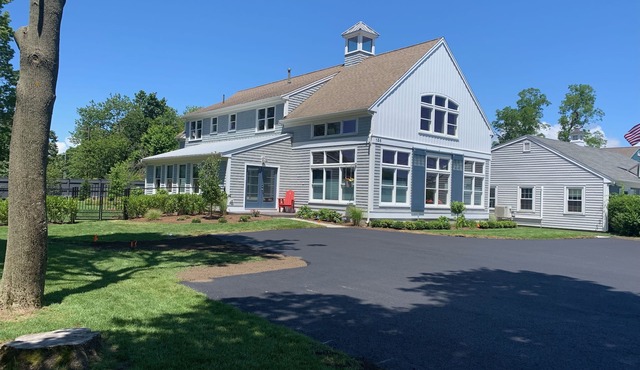 Near Falmouth Heights Beach. Great for large groups! Create Cape Cod memories ! in Falmouth