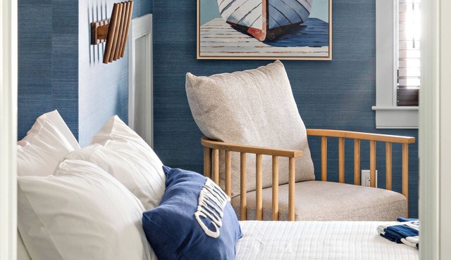New Crow’s Nest Ocean View l Downtown l Queen Suite in Newburyport