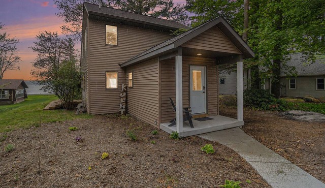 NEW LISTING: Beautiful cottage on the shores of Silver Lake with stunning water & dune views. in Mears