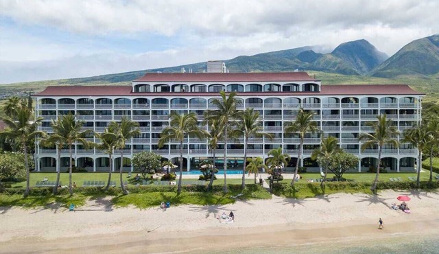 New Listing! Hotel Zone Lahaina Shores Premier Mtn view Studio on the Beach in Lahaina