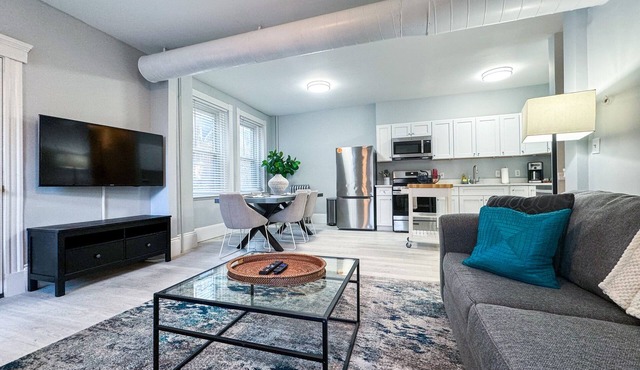 New Renovation, CA, 1st Flr, 3B/2BA, In-Unit Lau in Brookline