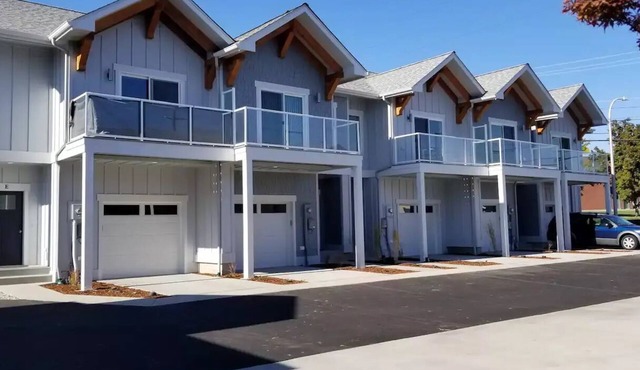 New & Spacious Townhome Unit D in Wenatchee