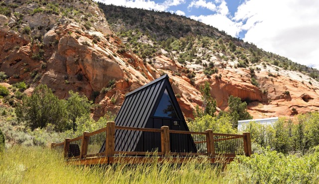NEW! Unique Modern Glamping Chalet #1 in Orderville