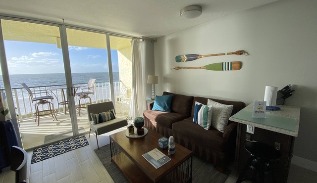 Newly remodeled beach front! SPECIAL RATE SEPTEMBER and OCTOBER in Marco Island