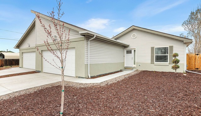 Northfield Getaway- 3BED/2BA-Commerce City, Nice YARD, pets OK; in Commerce City